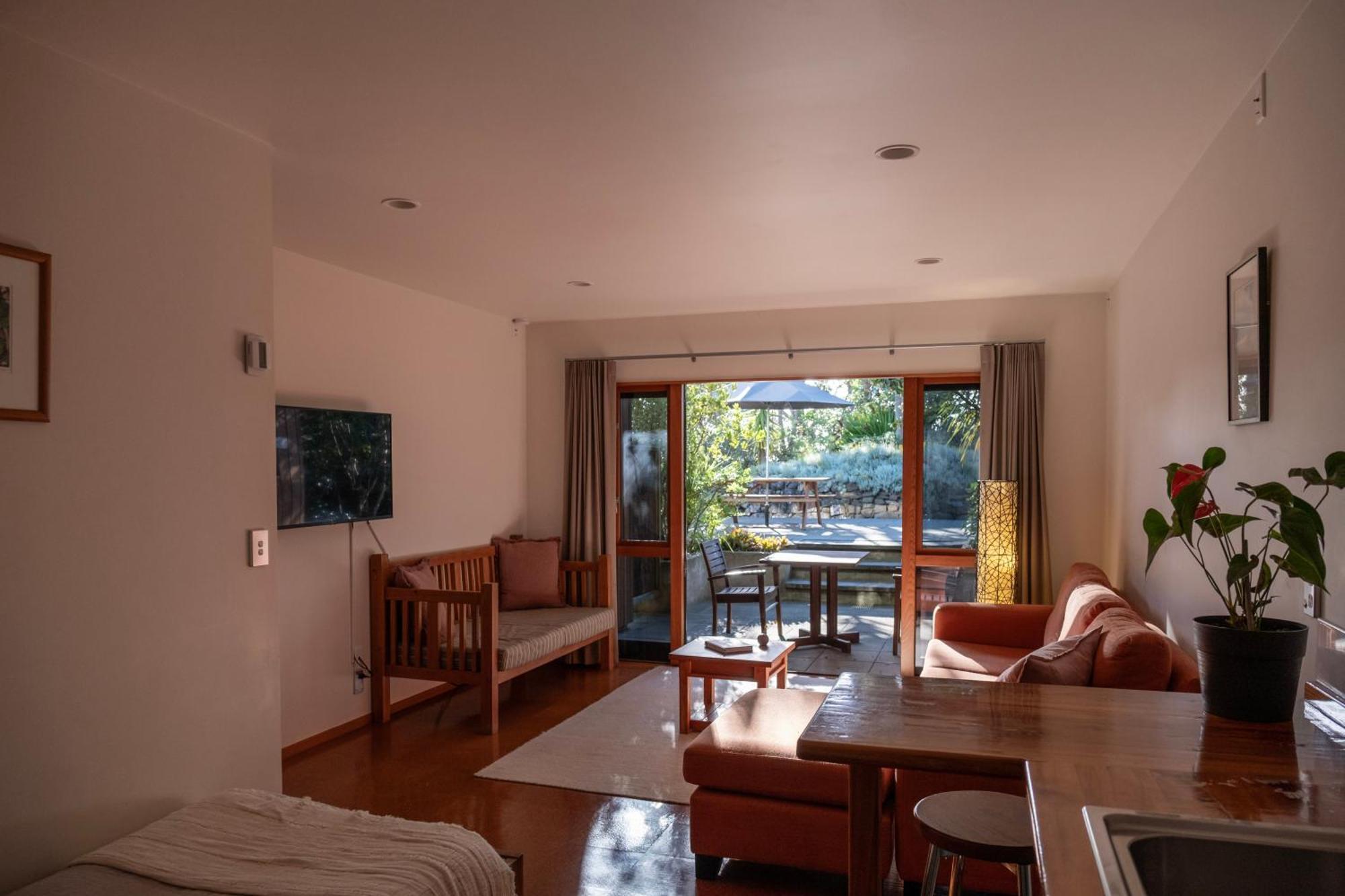 Bow Street Apartments & Cottage Raglan Exterior photo