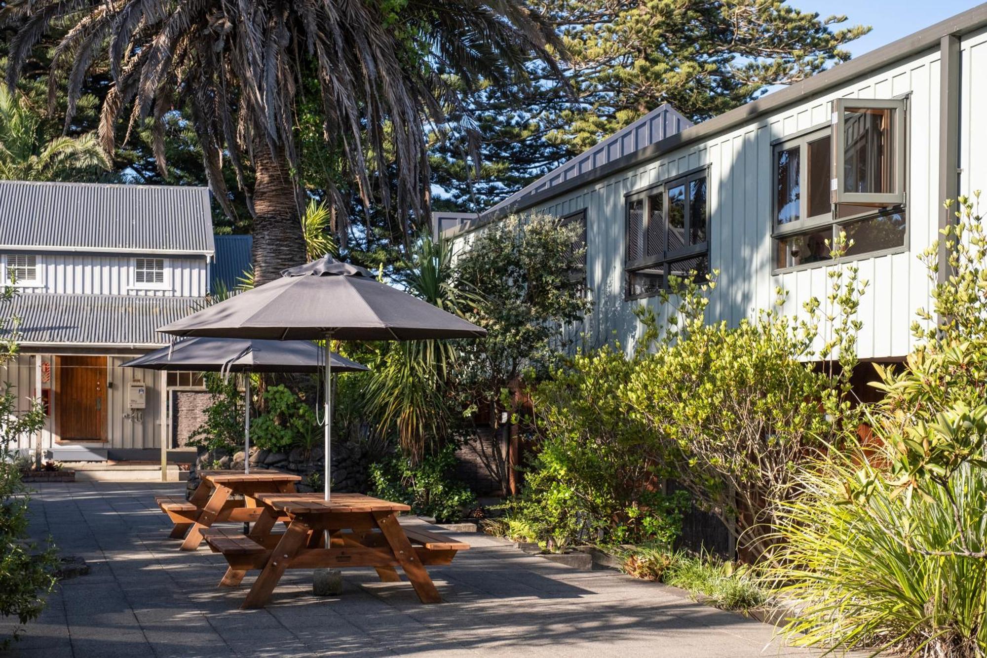 Bow Street Apartments & Cottage Raglan Exterior photo