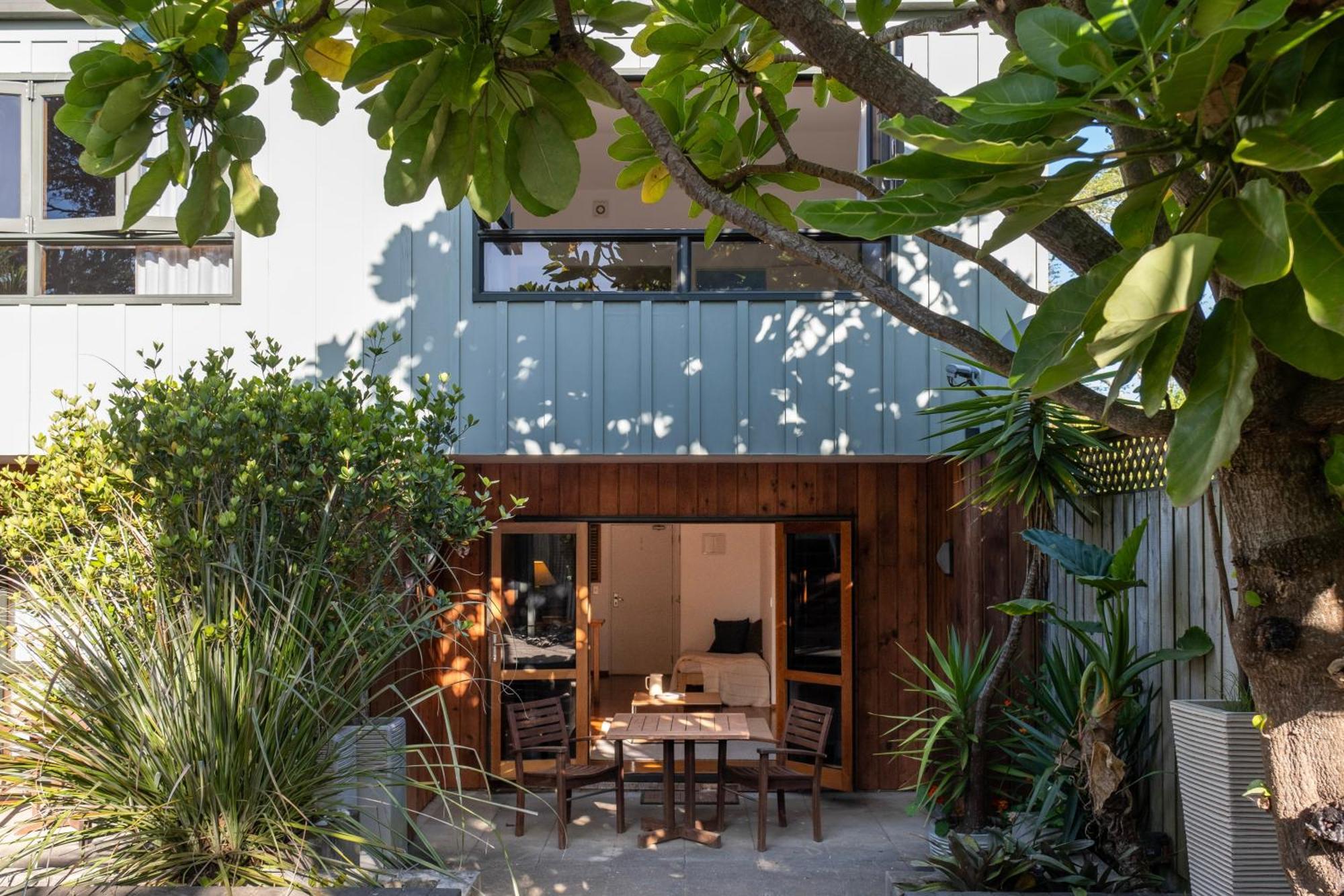 Bow Street Apartments & Cottage Raglan Exterior photo